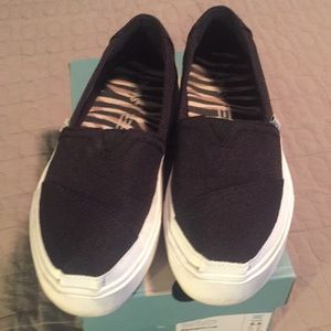 Toms Canvas Shoes